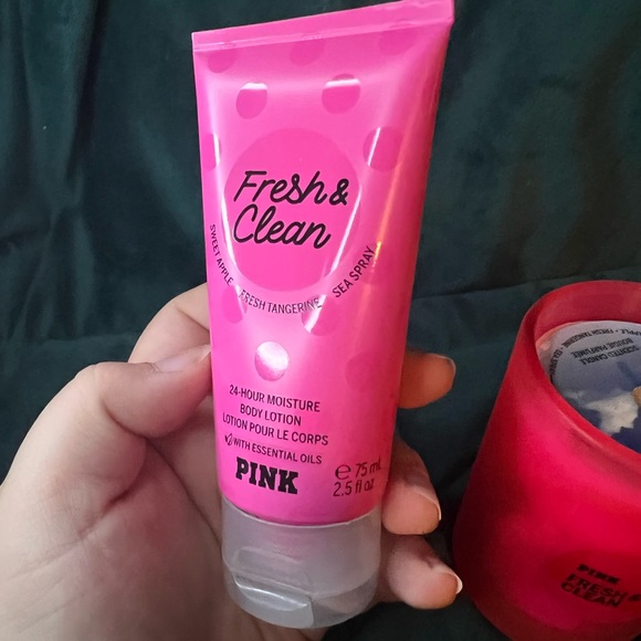 New VS Pink Fresh & Clean Mini Self Care Bundle - Picture 3 of 6